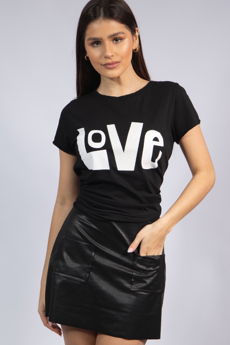T-Shirt Love Preta: As t-shirts em 100% algodão mais estilosas estão aqui!  - T-Shirt Love Preta - AMÔ BRAND